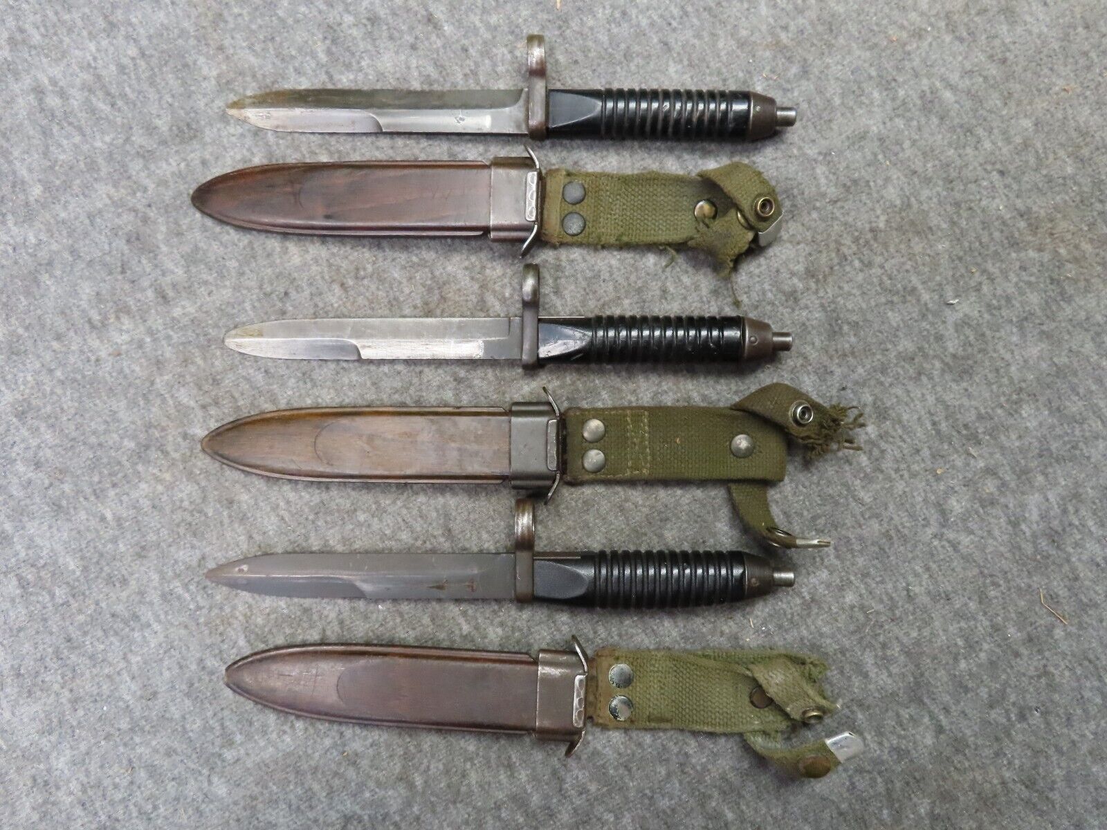 3-MODERN GERMAN RIFLE BAYOS WITH SCABBARDS