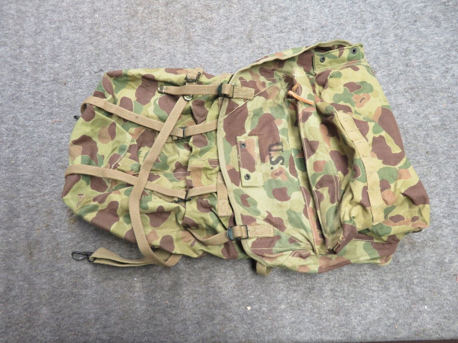 WWII US ARMY CAMOUFLAGE JUNGLE PACK-ORIGINAL