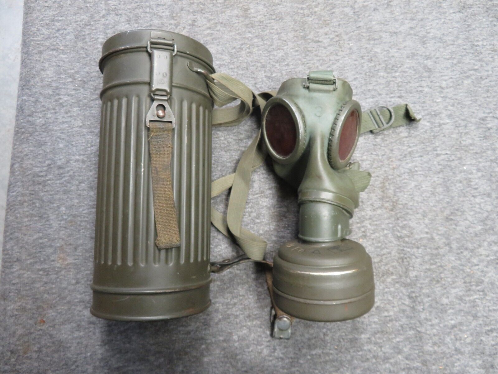 WWII GERMAN M38 GAS MASK W/ CAN & SPARE LENSES