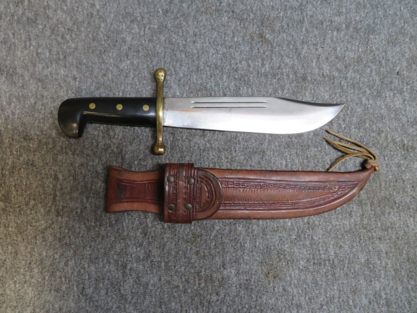 WWII US GI V-44 SURVIVAL BOWIE KNIFE