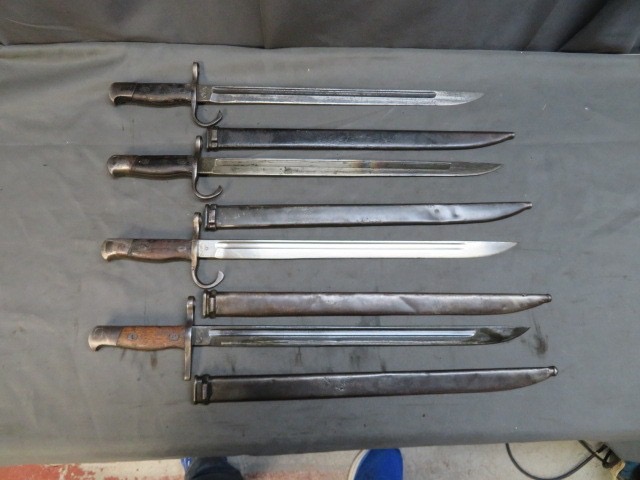 Lot of 4 WWII Japanese Type 30 Arisaka Bayonets with Scabbards