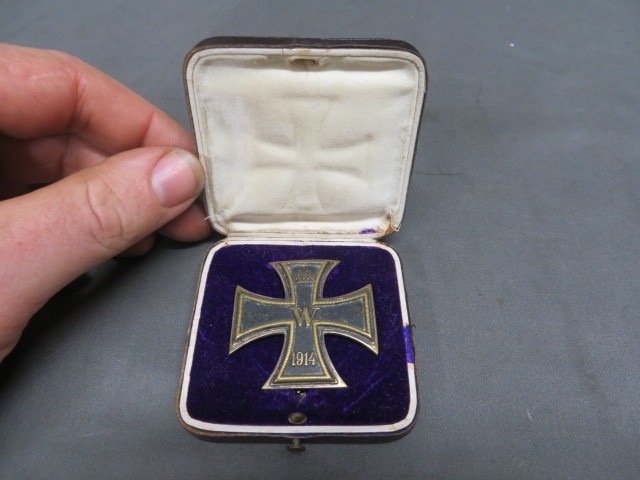 WWI Imperial German Iron Cross 1st Class – Original – Vaulted Case – Scarce