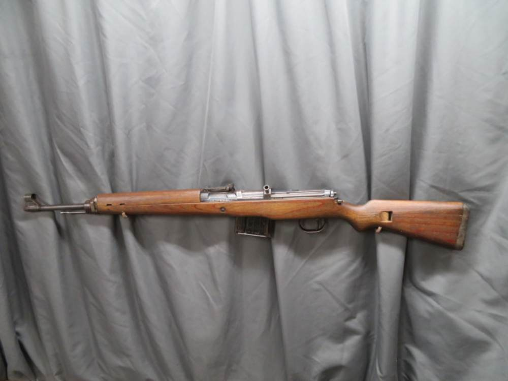 Left side profile of a WWII German Walther G43 rifle showing the detachable 10-round magazine
