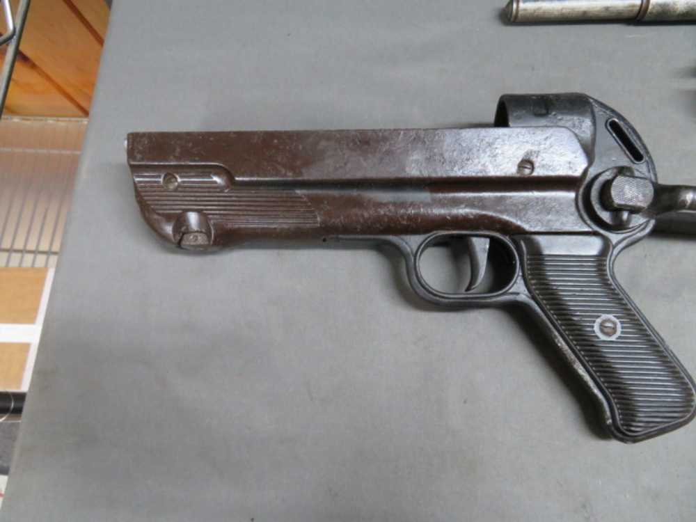 Left side profile of an MP 40 receiver and pistol grip assembly